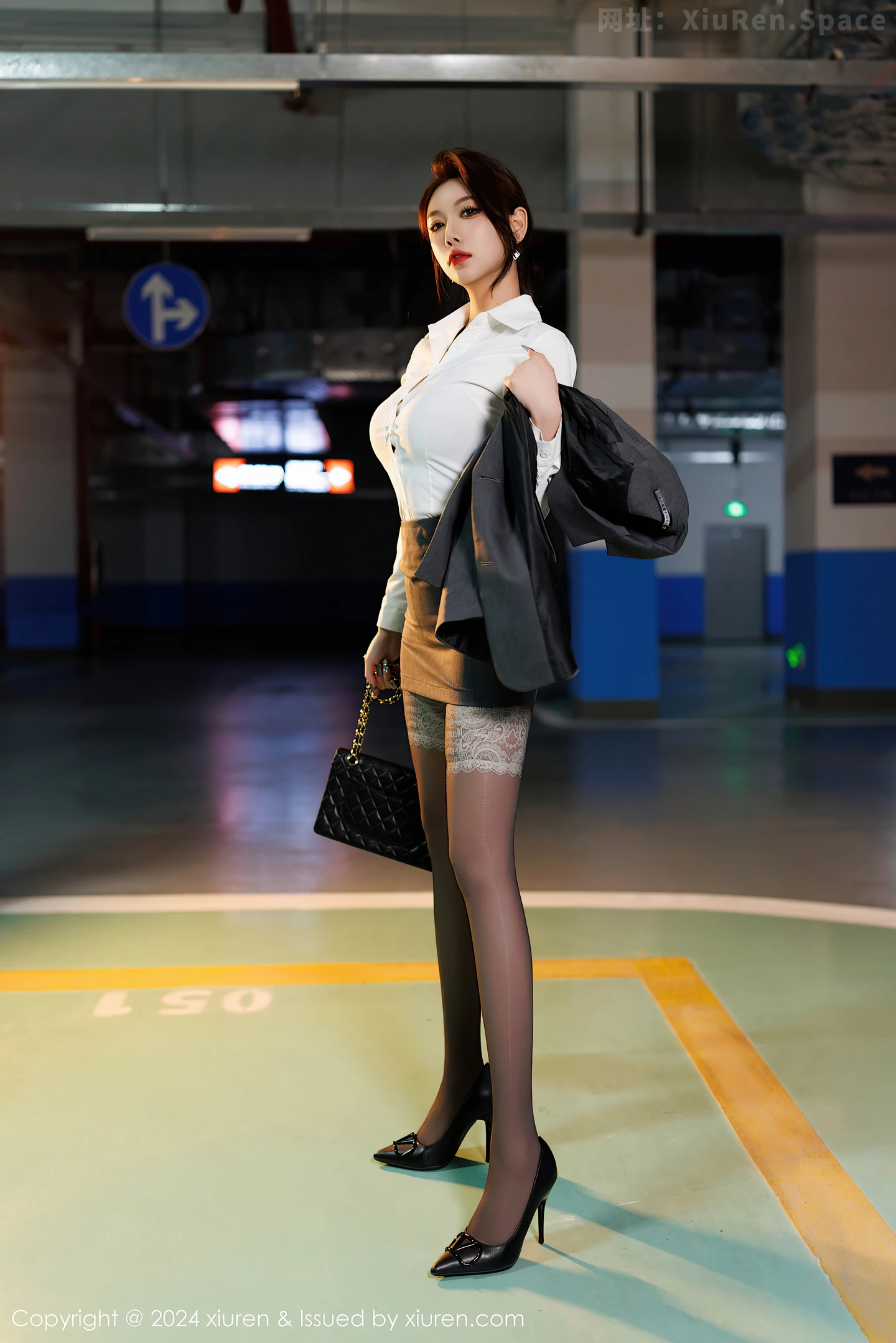 图片[5]-[XiuRen秀人网] VOL.9634 女神杨晨晨Yome性感黑色蕾丝内衣配超薄黑丝秀丰腴身材诱惑写真95P-秀人网官方网站